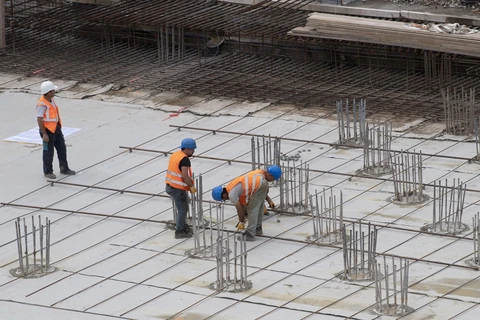 Công nhân làm việc tại công trường xây dựng ở Stuttgart, tây nam nước Đức, ngày 13/8/2019. (Ảnh: AFP/TTXVN)
