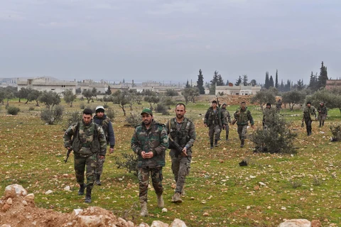 Binh sỹ Syria tiến vào thị trấn Tal Toukan, tỉnh Idlib ngày 5/2/2020. (Ảnh: AFP/TTXVN)