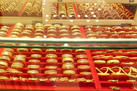 Vàng được bày bán tại Yangon, Myanmar. (Ảnh: THX/TTXVN)
