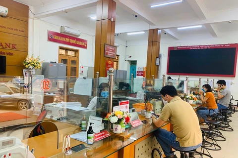 Ngân hàng Agribank huyện Văn Yên (Yên Bái) đã nhanh chóng triển khai nhiều chương trình, giải pháp hỗ trợ tài chính cho các doanh nghiệp bị ảnh hưởng bởi dịch bệnh COVID-19. (Ảnh: Hải Quân/TTXVN)