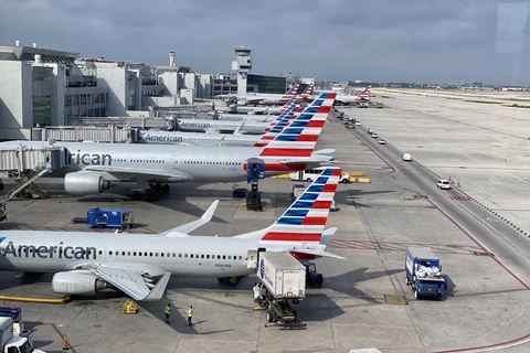 Máy bay của hãng hàng không American Airlines tại sân bay quốc tế Miami, bang Florida, Mỹ ngày 3/3/2020. (Ảnh: AFP/TTXVN)