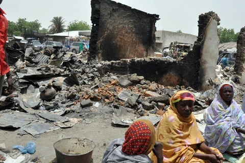 Người dân khu vực Đông Bắc Nigeria phải sống trong cảnh nghèo khó, thiếu ăn do làn sóng bạo lực do phiến quân Boko Haram gây ra. (Ảnh: AFP/TTXVN)