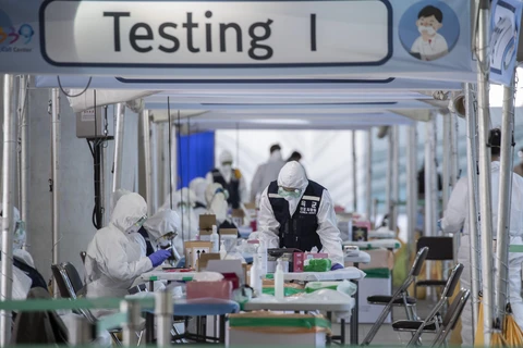 Một trạm kiểm dịch y tế nhập cảnh ở sân bay quốc tế Incheon, Hàn Quốc, ngày 27/3/2020. (Ảnh: THX/TTXVN)