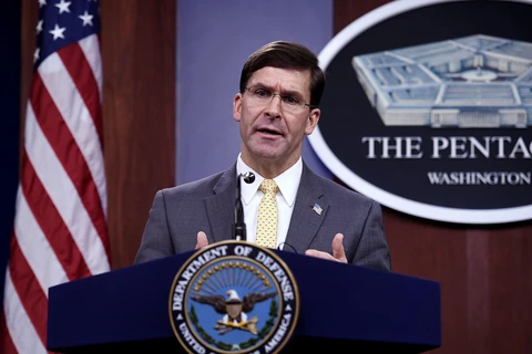Bộ trưởng Quốc phòng Mỹ Mark Esper tại cuộc họp báo ở Lầu Năm Góc. (Ảnh: AFP/TTXVN)