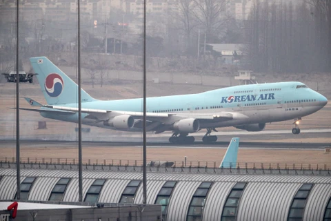 Máy bay của hãng hàng không Korean Air tại sân bay quốc tế Gimpo, phía tây thủ đô Seoul, Hàn Quốc, ngày 1/2/2020. (Ảnh: Yonhap/TTXVN)