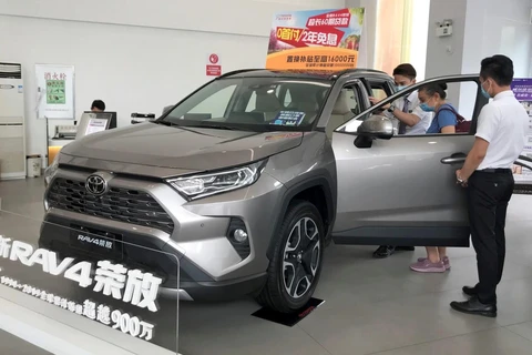 Một chiếc SUV Toyota được bày bán tại một đại lý ôtô ở Quảng Châu, Trung Quốc. (Nguồn: asia.nikkei.com)
