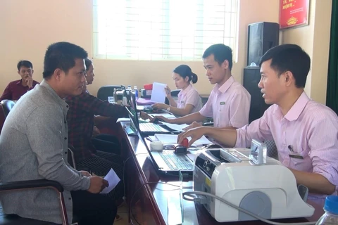 Điểm giao dịch Ngân hàng Chính sách xã hội tại xã Đồng Lợi, huyện Triệu Sơn, Thanh Hóa. (Ảnh: Khiếu Tư/TTXVN)