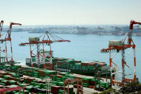 Cảng container quốc tế ở Tokyo, Nhật Bản ngày 18/3/2020. (Ảnh: AFP/TTXVN)