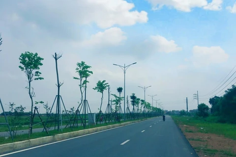 Tuyến đường từ Trung tâm hành chính huyện Mê Linh đi Thị trấn Chi Đông (giai đoạn 1) được hoàn thành năm 2019. (Ảnh: Minh Nghĩa/TTXVN)