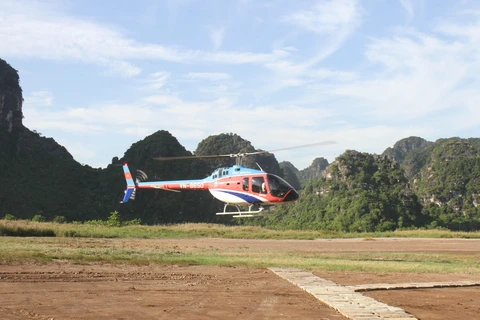 Máy bay xuất phát từ điểm Bến thuyền Tràng An, Khu du lịch sinh thái Tràng An. (Ảnh: Hải Yến/TTXVN)