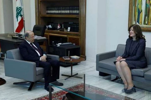 Tổng thống Liban Michel Aoun gặp Đại sứ Mỹ tại Liban Dorothy Shea ở Presidenti. (Nguồn: Reuters)