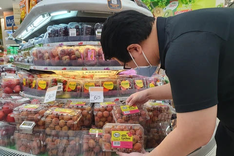 Những trái vải thiều Việt Nam chinh phục khách hàng Singapore. (Ảnh: Lê Dương/Vietnam+)