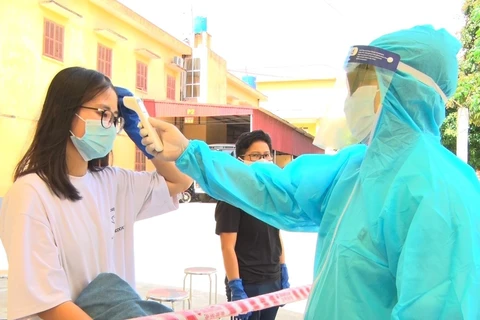 Việc cách ly tất cả những người nhập cảnh vào Việt Nam là một trong những biện pháp ngăn chặn lây nhiễm COVID-19 trong cộng đồng hữu hiệu. (Ảnh: Đinh Tuấn/TTXVN)