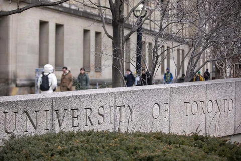 Đại học Toronto sẵn sàng đặt phòng khách sạn và đồ dùng phục vụ việc cách ly cho sinh viên quốc tế đến nhập học. (Nguồn: utoronto.ca)