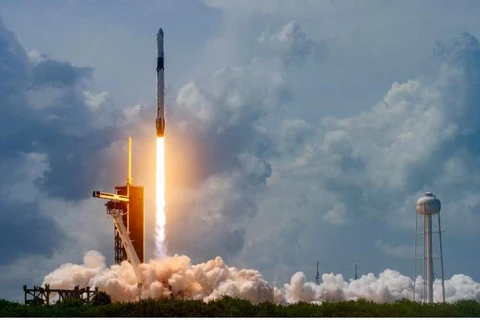 Tên lửa đẩy Falcon-9 sẽ mang theo vệ tinh ANASIS-2 lên quỹ đạo. (Nguồn: SpaceX)