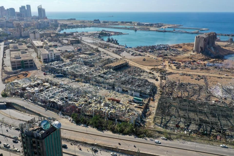 Cảnh hoang tàn sau vụ nổ lớn ở khu cảng thủ đô Beirut, Liban ngày 5/8/2020. (Ảnh: AFP/TTXVN)