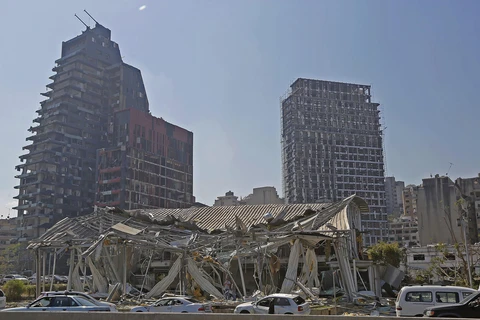 Những tòa nhà bị phá hủy sau vụ nổ lớn ở khu cảng thủ đô Beirut, Liban ngày 5/8/2020. (Ảnh: THX/TTXVN)