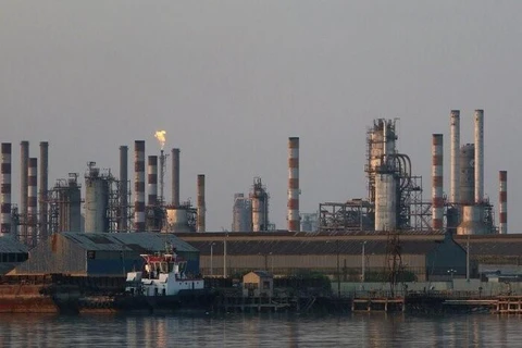 Một cơ sở khai thác dầu ở Iran. (Ảnh: IRNA/TTXVN)
