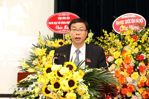 Đồng chí Lê Xuân Định, Ủy viên Ban cán sự, Ủy viên Ban Thường vụ Đảng ủy Bộ Khoa học và Công nghệ, Thứ trưởng Bộ Khoa học và Công nghệ trình bày Báo cáo chính trị của Đảng bộ Bộ Khoa học và Công nghệ nhiệm kỳ 2015 – 2020 tại Đại hội. (Ảnh: Anh Tuấn/TTXVN)