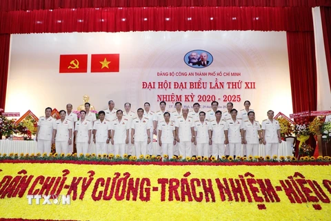 Ban Chấp hành Đảng bộ Công an Thành phố Hồ Chí Minh nhiệm kỳ 2020-2025 ra mắt Đại hội. (Ảnh: TTXVN)
