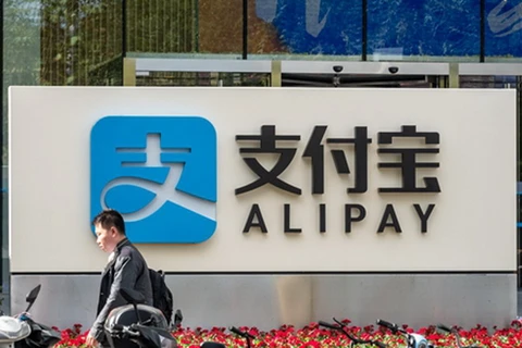 Bên ngoài tòa nhà Alipay ở trung tâm tài chính Lujiazui ở Thượng Hải, Trung Quốc. (Ảnh: IC)