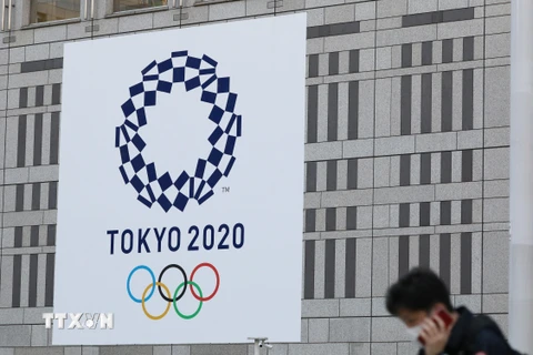 Biểu tượng Olympic Tokyo 2020 tại Tokyo, Nhật Bản. (Ảnh: THX/TTXVN)