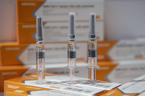 Vắcxin ngừa COVID-19 do Công ty công nghệ sinh học Sinovac phát triển được giới thiệu tại Hội chợ Thương mại Dịch vụ quốc tế Trung Quốc (CIFTIS) ở thủ đô Bắc Kinh ngày 6/9/2020. (Ảnh: AFP/TTXVN)
