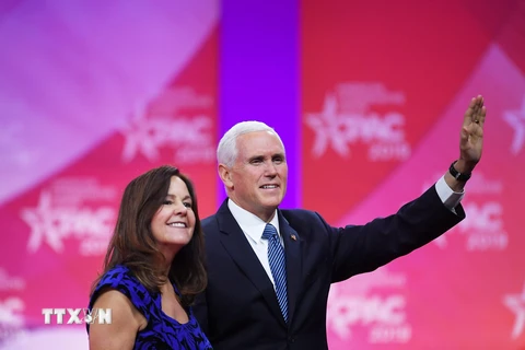 Phó Tổng thống Mỹ Mike Pence và Phu nhân Karen Pence tại một sự kiện ở National Harbor, bang Maryland ngày 1/3/2019. (Ảnh: AFP/TTXVN)