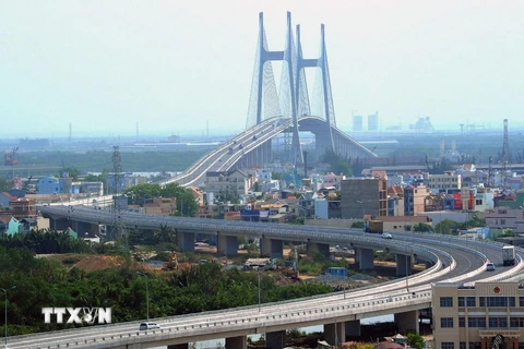 Một góc Thành phố Hồ Chí Minh (cầu Phú Mỹ bắc từ quận 7 sang quận 2). (Ảnh: Kim Phương/TTXVN)
