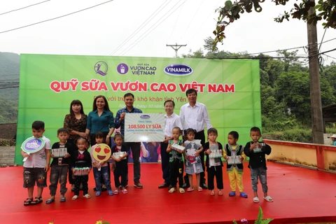 Năm 2020, Vinamilk và Quỹ sữa Vươn cao Việt Nam trao tặng 108.500 ly sữa, tương đương khoảng 780 triệu đồng, cho 1.200 trẻ em có hoàn cảnh khó khăn tại tỉnh Yên Bái