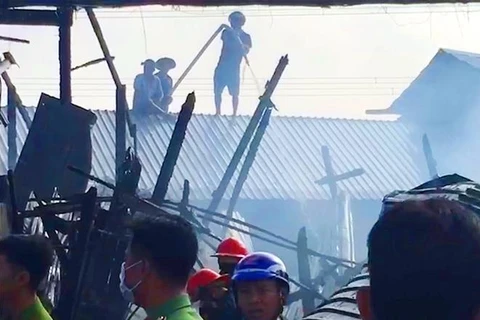 Cần Thơ: Cháy lớn tại một quán càphê ở làng lưới Thơm Rơm