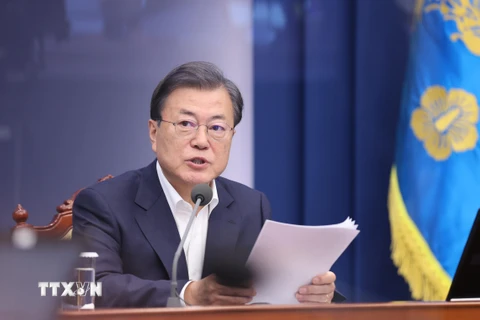 Tổng thống Hàn Quốc Moon Jae-in phát biểu tại cuộc họp với các thư ký cấp cao ở Seoul ngày 9/11/2020. (Ảnh: Yonhap/TTXVN)