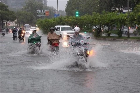 Ngập nước mỗi khi mưa lớn tại đường Nguyễn Hữu Cảnh, quận Bình Thạnh. (Ảnh: Xuân Dự/TTXVN)
