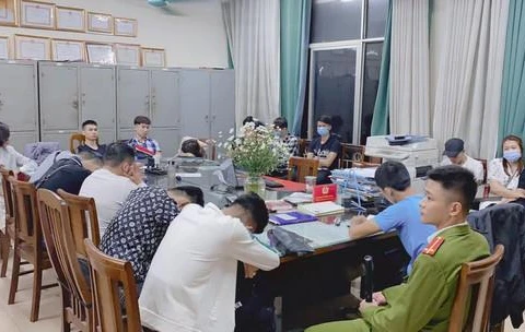 Hà Nội: Đột kích quán bar, phát hiện hàng chục 'dân chơi' dùng ma túy