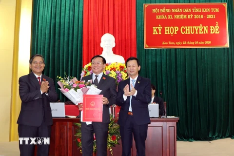 Ông Nguyễn Văn Hòa được bầu giữ chức Chủ tịch HĐND tỉnh Kon Tum. (Ảnh: Cao Nguyên/TTXVN)
