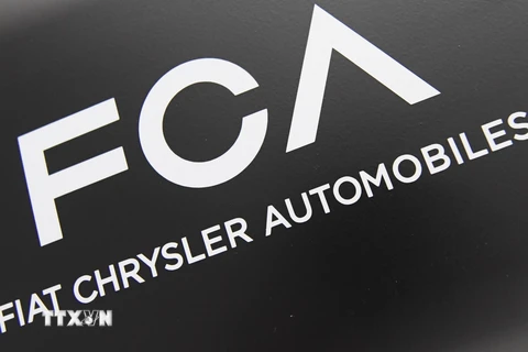 Biểu tượng Tập đoàn sản xuất ô tô Fiat Chrysler. (Ảnh: AFP/TTXVN)