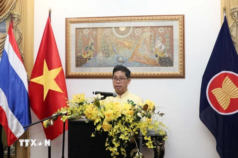 Ông Apirat Sugondhabhirom, Tổng lãnh sự Vương quốc Thái Lan tại Thành phố Hồ Chí Minh phát biểu tại buổi lễ. (Ảnh: Xuân Khu-TTXVN)