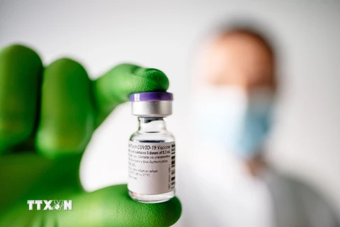 Vắcxin phòng COVID-19 do công ty Pfizer (Mỹ) và BioNTech (Đức) bào chế. (Ảnh: THX/TTXVN)