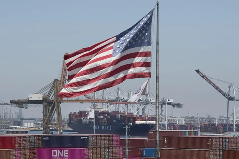 (Cảng hàng hóa Long Beach ở bang California, Mỹ. Ảnh: AFP/TTXVN)