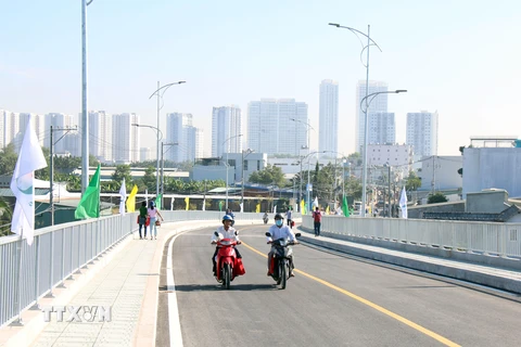 Cầu Phước Lộc có chiều dài 386m, bao gồm 13 nhịp bê tông cốt thép, mặt cắt ngang 10,5m. Dự án có tổng mức đầu tư 405 tỷ đồng. (Ảnh: Tiến Lực/TTXVN)