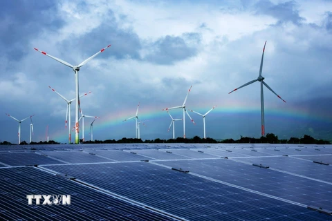 Dự án điện gió và điện Mặt Trời tại xã Lợi Hải và Bắc Phong (Thuận Bắc) được triển khai nhanh nhờ sự hỗ trợ lớn của tỉnh Ninh Thuận. (Ảnh: Minh Hưng/TTXVN)