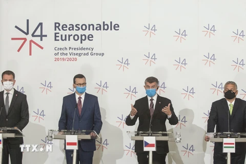 Lãnh đạo 4 nước Visegrad (còn gọi là nhóm V4, gồm CH Séc, Slovakia, Hungary, Ba Lan) tại cuộc họp ở Lednice, CH Séc, ngày 11/6/2020. (Ảnh: AFP/TTXVN)