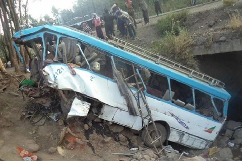 Hiện trường một vụ tai nạn xe buýt tại Ethiopia. (Nguồn: africanews.com)