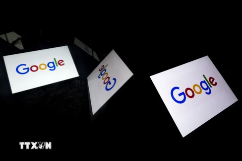 Biểu tượng Google trên màn hình máy tính bảng. (Ảnh: AFP/TTXVN)