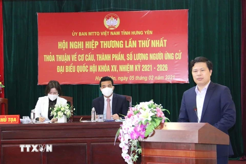 Chủ tịch HĐND tỉnh Hưng Yên, Trần Quốc Toản phát biểu tại hội nghị. (Ảnh: Đinh Tuấn/TTXVN)
