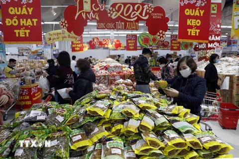 Người dân mua sắm tại siêu thị Big C Thăng Long, Hà Nội. (Ảnh: Trần Việt/TTXVN)