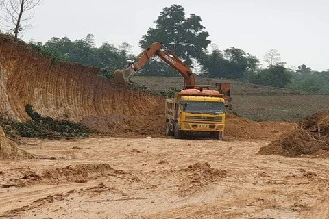 Bình Định: Doanh nghiệp khai thác đất trái phép bị phạt 90 triệu đồng 