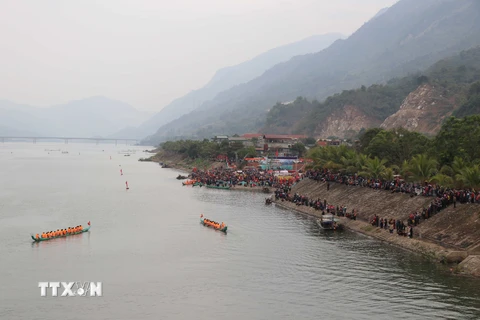 [Photo] Sôi nổi Lễ hội đua thuyền đuôi én của người Thái trắng 