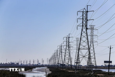 Mạng lưới điện tại bang Texas, Mỹ. (Ảnh: AFP/TTXVN)