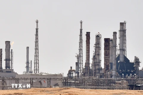 Nhà máy lọc dầu Aramco ở gần al-Khurj, phía nam thủ đô Riyadh, Arab Saudi. (Ảnh: AFP/TTXVN)